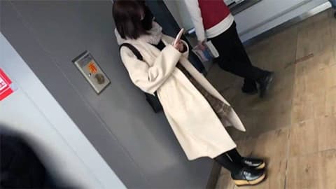 里子19岁_1・颜射採访（13）。在严格的家庭长大的朴素女大生为了梦想，被大量无套颜射的始末（055） FC2-PPV-4793109